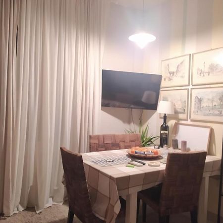 Room In Private Apartment Флоренция Экстерьер фото