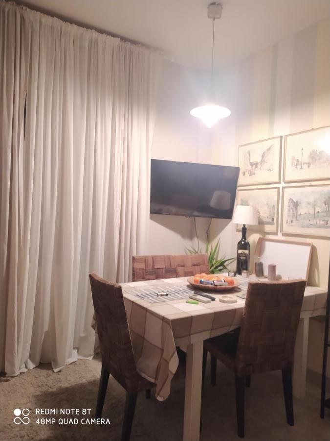 Room In Private Apartment Флоренция Экстерьер фото