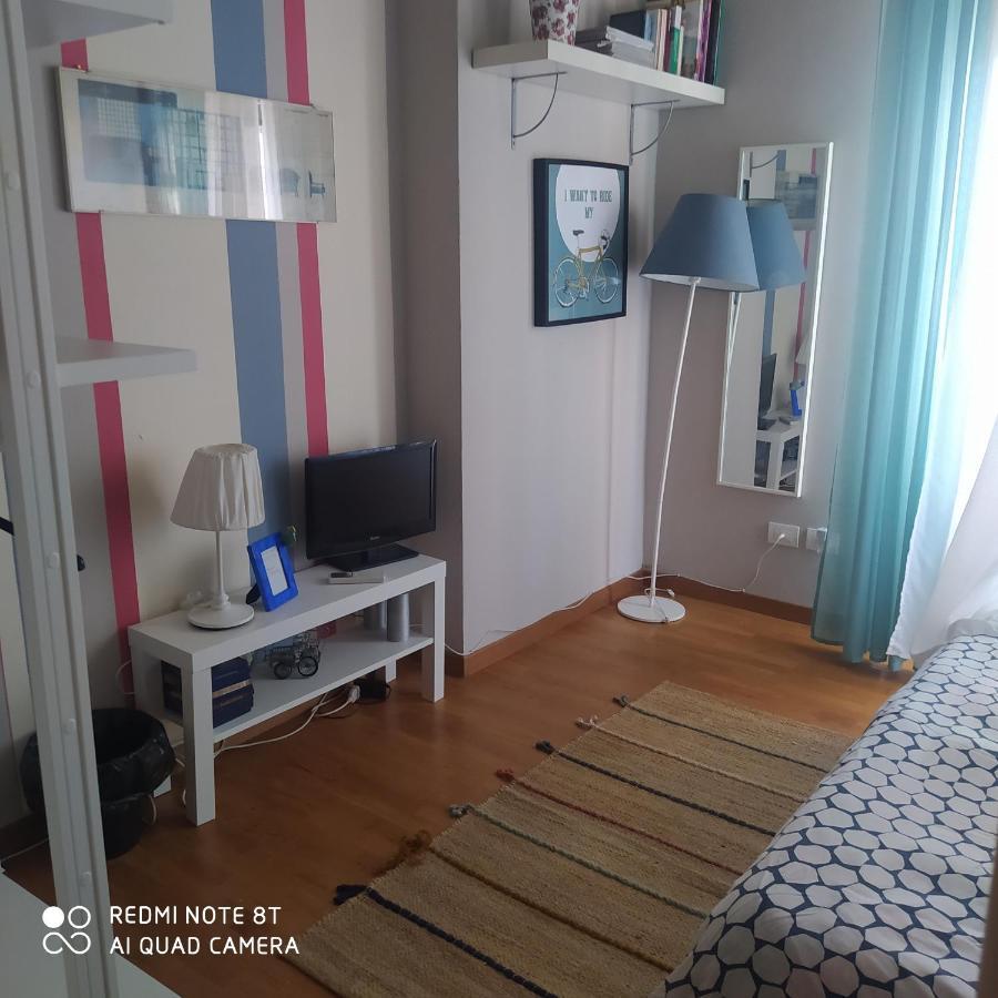 Room In Private Apartment Флоренция Экстерьер фото